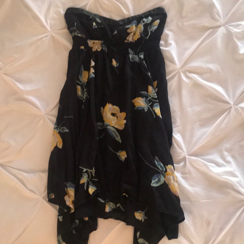 Women’s strapless dress